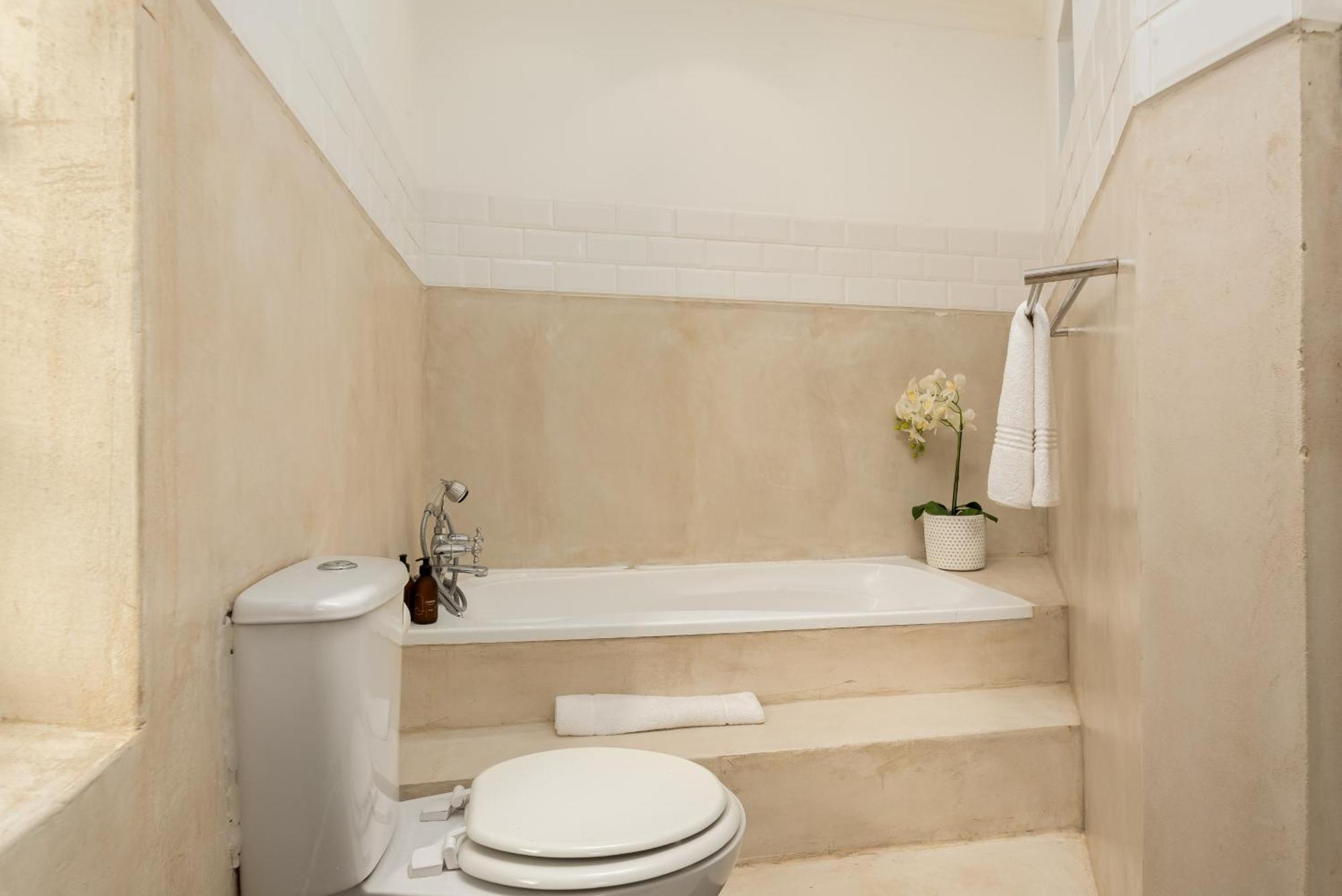 Oliver Court 4 * Cape Town